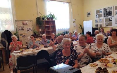 В Болховской районной библиотеке в рамках заседания клуба детей войны прошла встреча