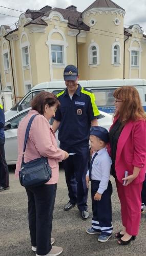 Болховские ребята напомнили водителям о необходимости соблюдения правил дорожного движения